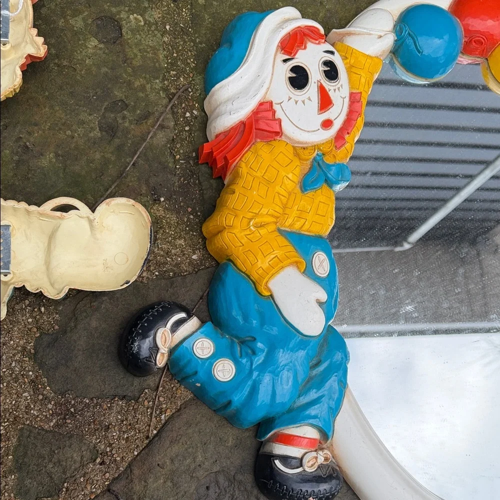 Ragdoll Vibrant Wall Set with Red and Blue Accents